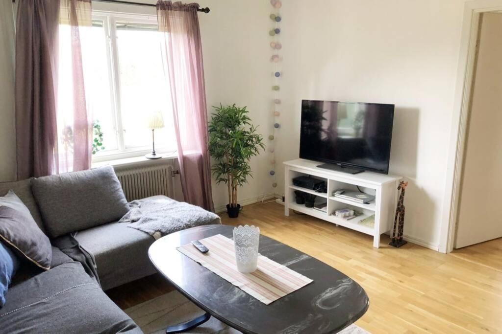 Egen Laegenhet I 2-Familjshus Pa Landet. Villa Tierp Exterior foto